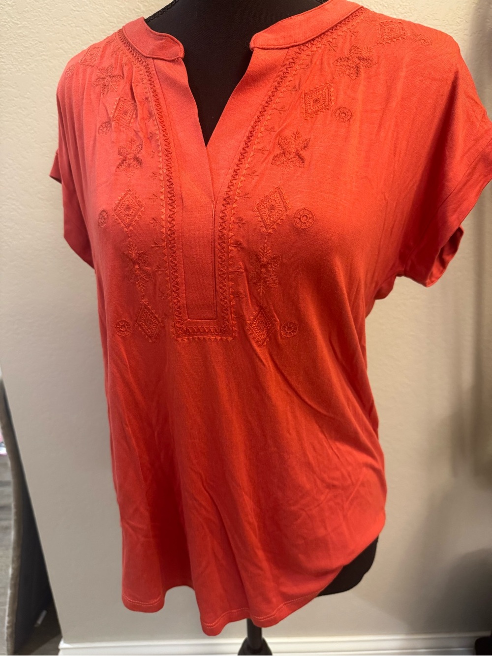 Cable & Gauge Embroidered Split Neck Tunic Top M